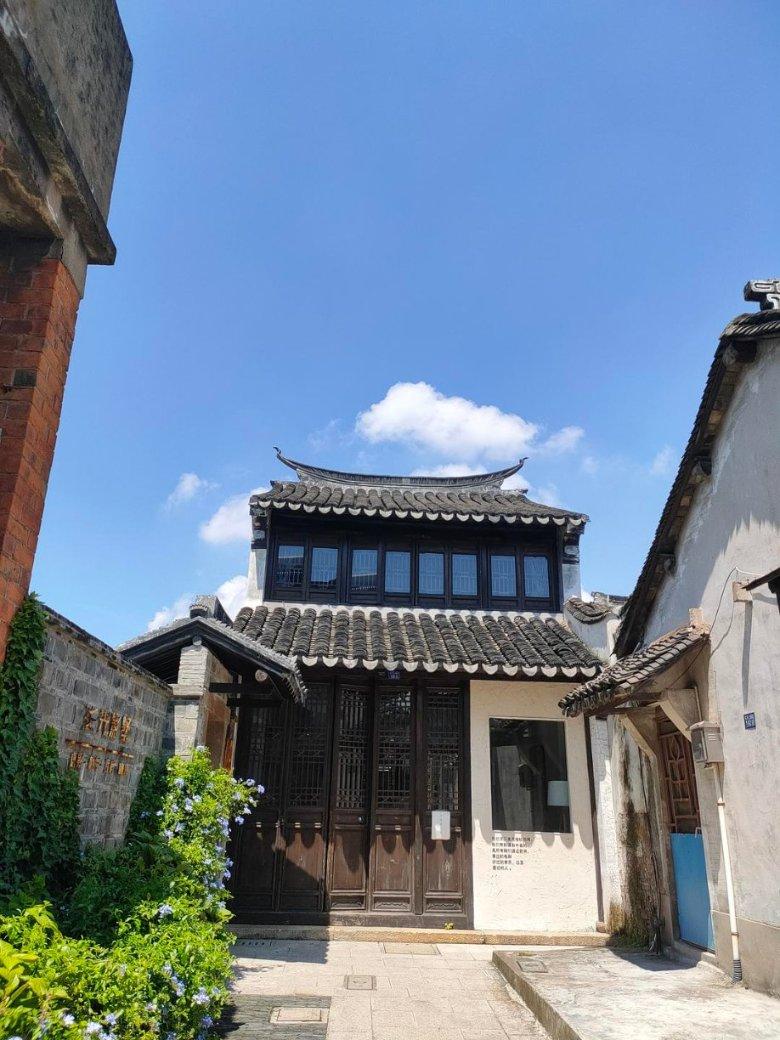 逃离废弃的建筑