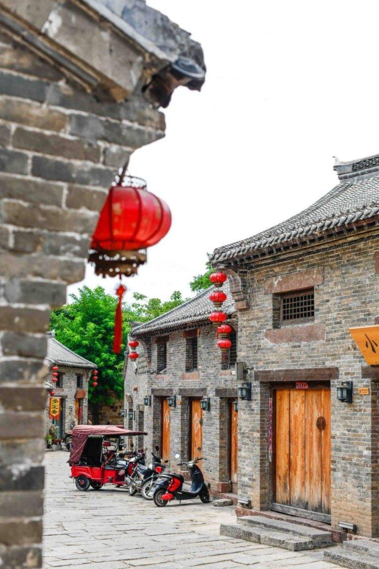逃离破旧弃城