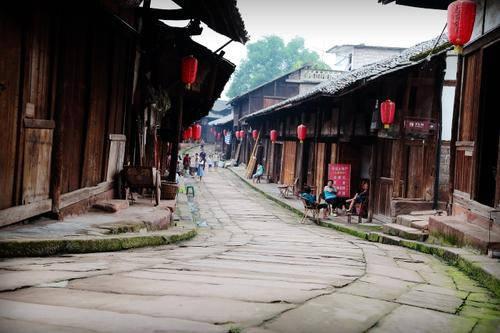 仅仅收官15天，娱乐圈的“潜规则”，已在“繁花三美”身上显现